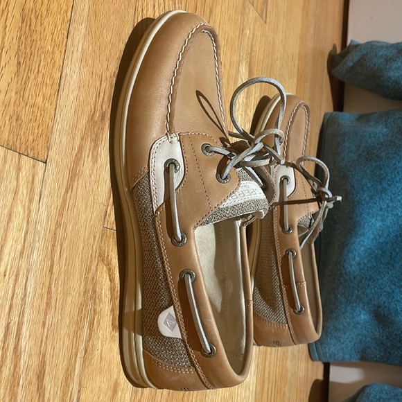 Tan sperrys - Picture 2 of 4